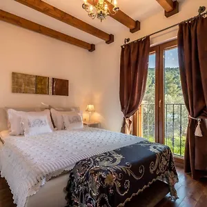 apartments-villa-san-antonio.hotels-in-trogir.com/